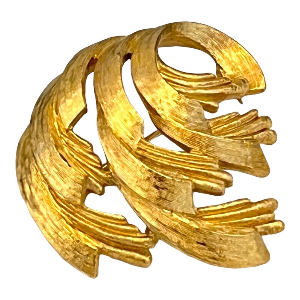 Vintage 1980s Monet Textured Brooch Gold Tone Pin - 8U